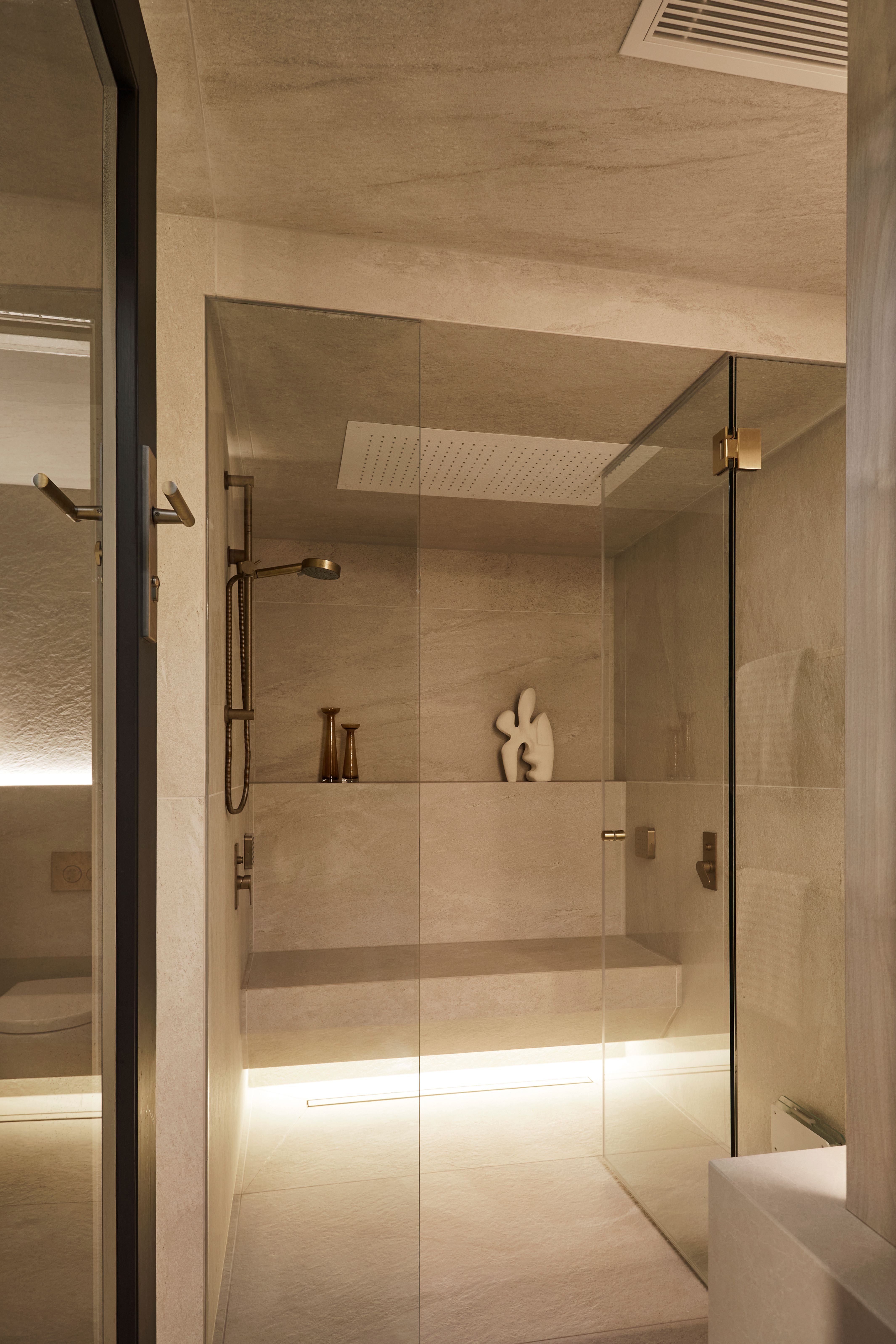 steam room and a double shower